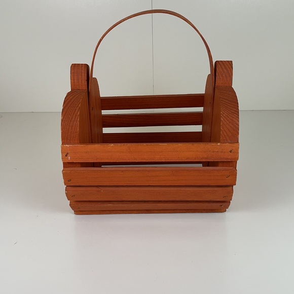 Cute Handcrafted Pumpkin 🎃 Basket Sawmill Critter - Picture 2 of 8